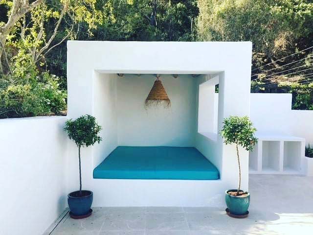 Our upholstery experts all work in-house and have over 400 years of combined experience