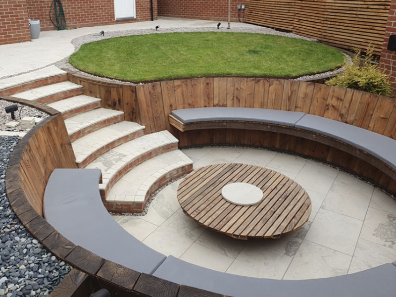 Circular all-year-round cushions for fire pit